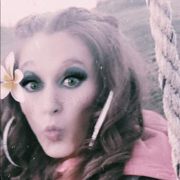 Moving sale! Any item 💚💚  3 for 10$ or 5 for 18$ - Picture 3 of 7